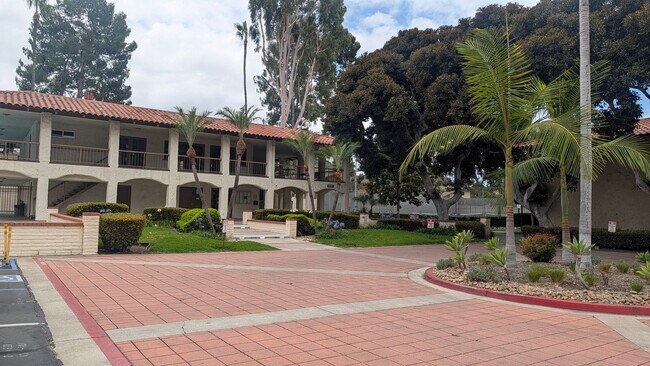 Building Photo - Move in ready - 1 Bedroom 1 bath on San Diego Mission Rd.