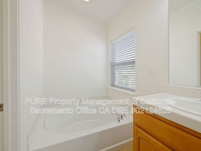 Building Photo - 2011 Misty Meadow Dr