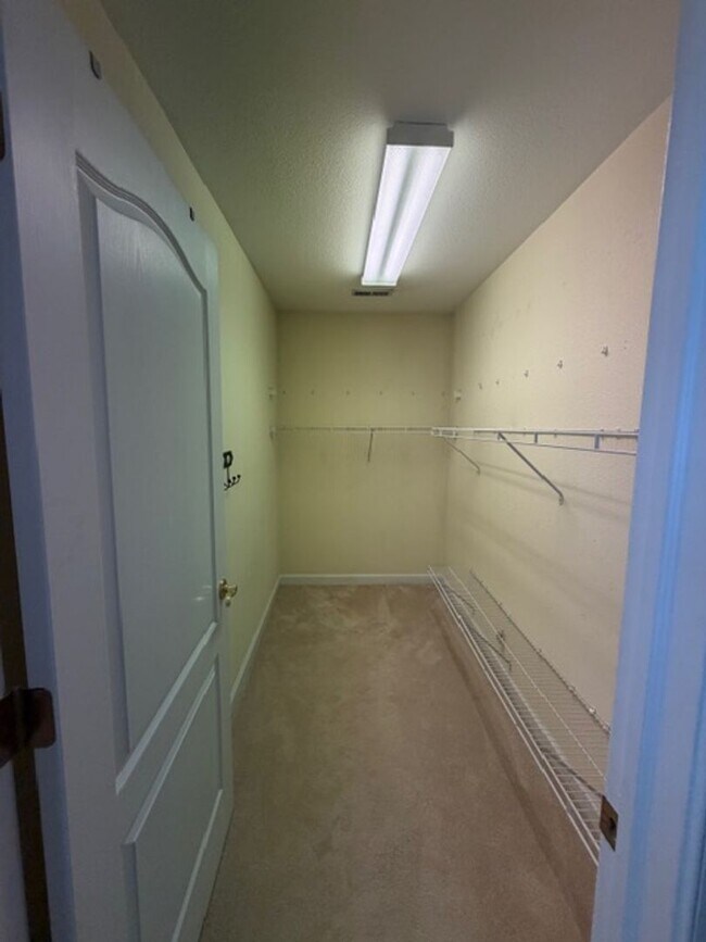 Building Photo - Suffolk Meadows