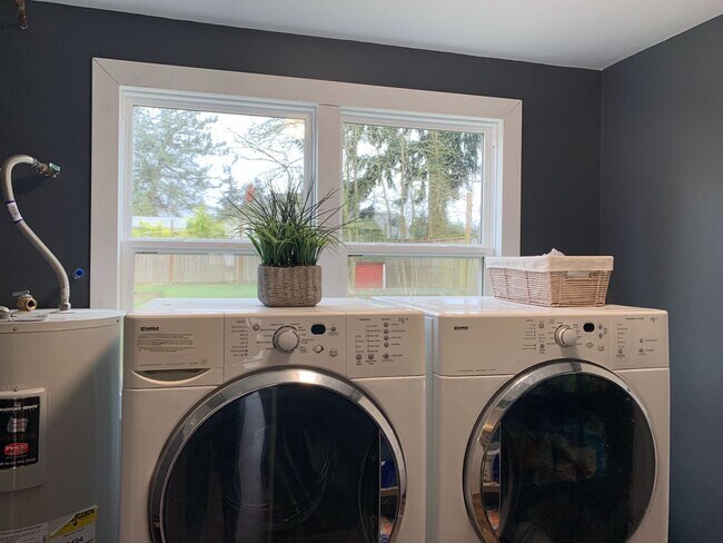 Building Photo - Beautifully Updated  Pinehurst Home