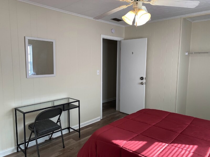 Building Photo - 300 Colony Dr