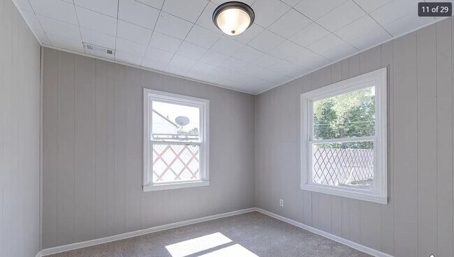 Building Photo - 319 N St Paul St