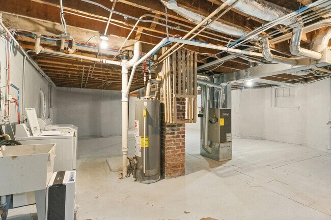 Building Photo - VOUCHER FREINDLY - COME SEE!!!!!!