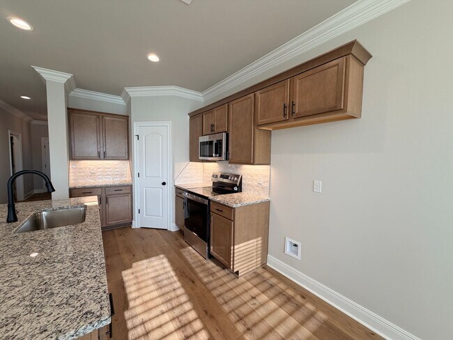 Building Photo - 816 Venecia Dr