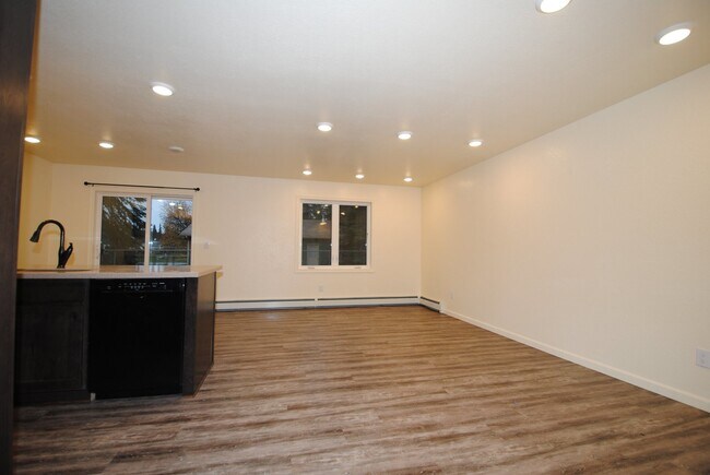 Building Photo - 4922/4924 Princeton Drive