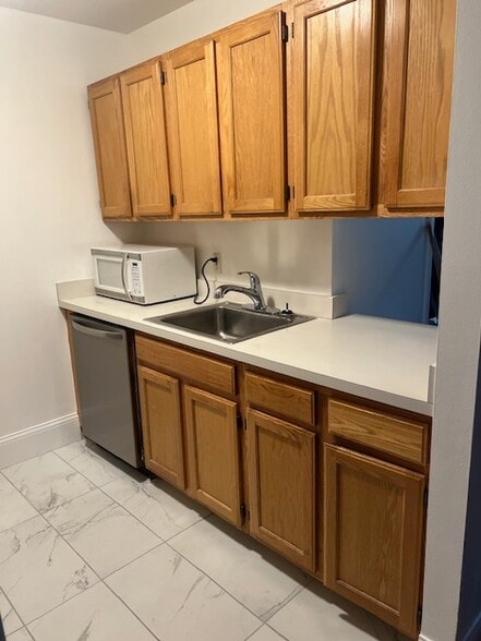 Building Photo - 130 Lenox Ave