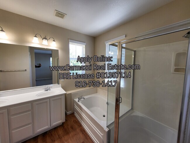 Building Photo - 260 Wapello Cir