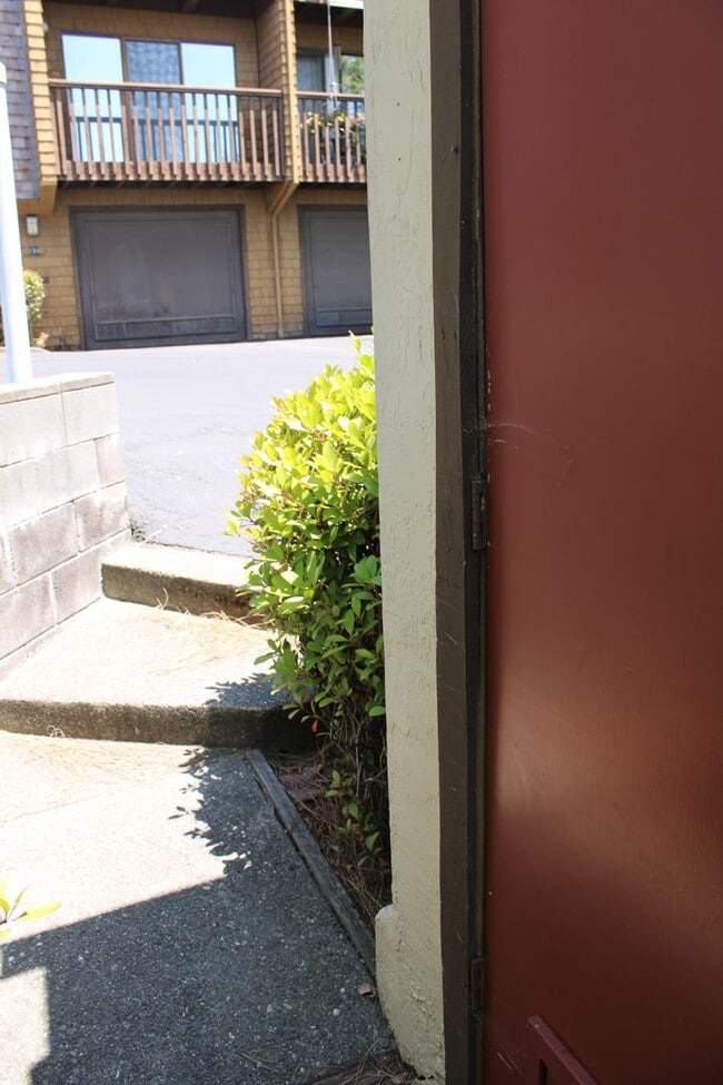 Building Photo - Bright 2 Bedroom, 2 Bathroom Condo, W/ Gar...