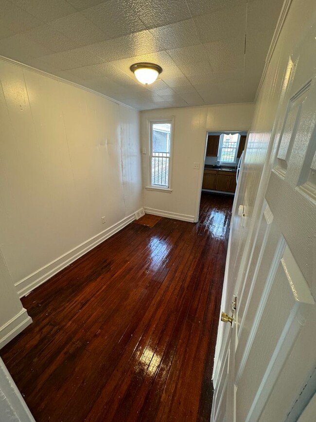 Building Photo - Coming soon! Cozy 2 bedroom house with par...