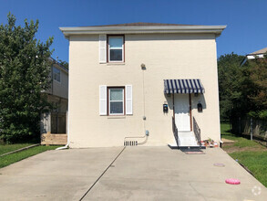 Building Photo - 2-fgs0032