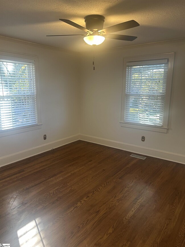 Building Photo - 9 W Mountainview Ave