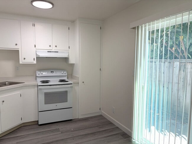 Building Photo - 1732 Noranda Dr