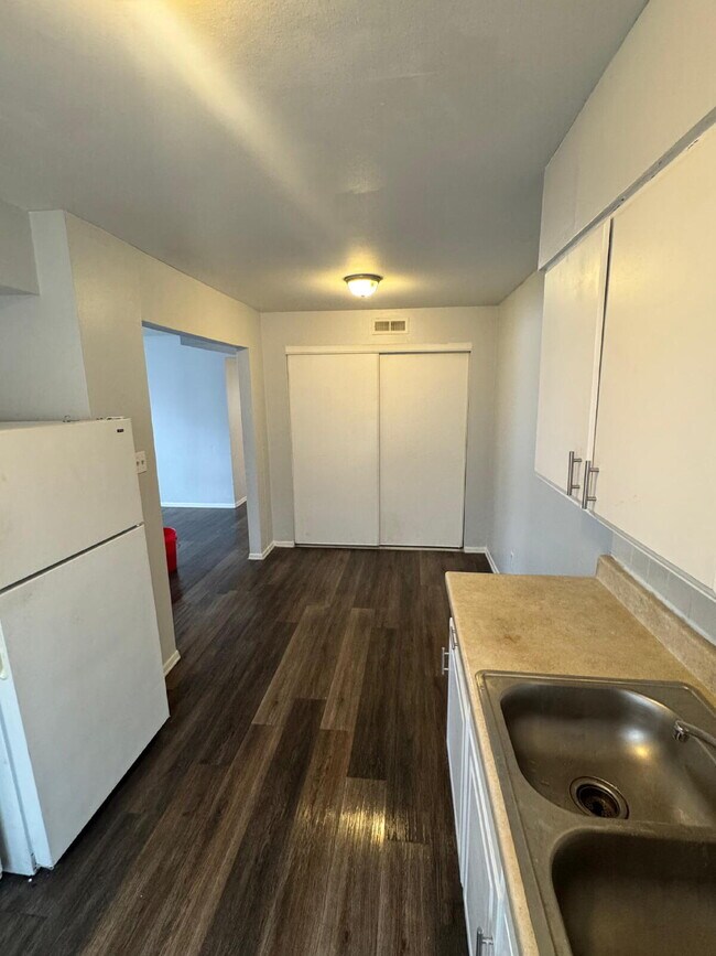 Building Photo - 2919 Chippewa St