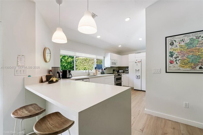 Building Photo - 560 Hampton Ln