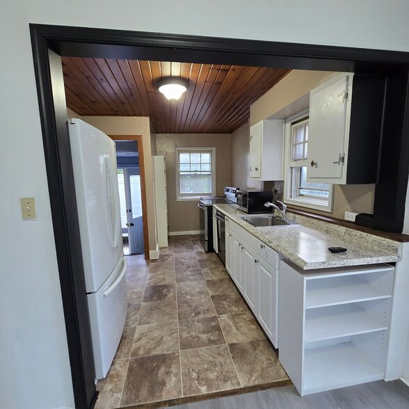 Building Photo - 21676 N Essex Dr