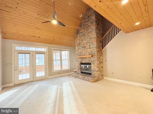 Building Photo - 5 Artillery Dr