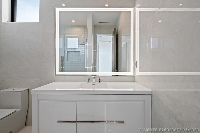 Building Photo - 401 Lido Dr