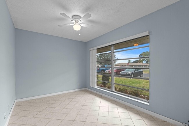 Building Photo - 8555 Bella Vista Dr