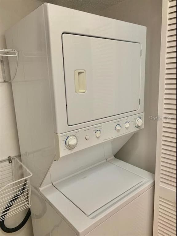 Building Photo - 37 Village Dr