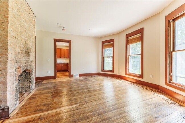 Building Photo - 268 Lyndhurst St
