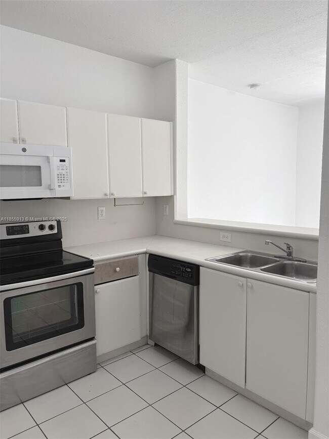 Building Photo - 1663 SE 27th Dr