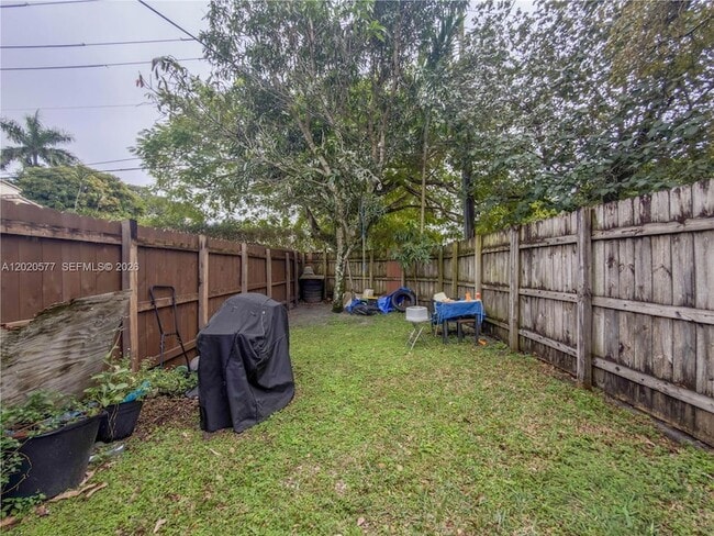 Building Photo - 410 Pinecrest Dr