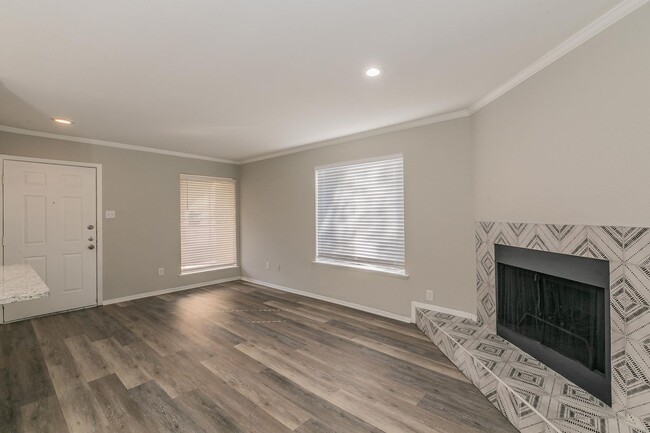 Building Photo - FULLY REMODELED 2 bedroom, 2 Bath in MONTI...