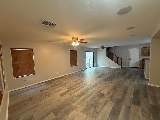 Building Photo - 942 S Deerfield Ln