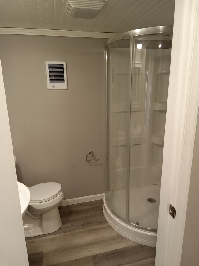 Building Photo - 127 Schoolhouse Rd