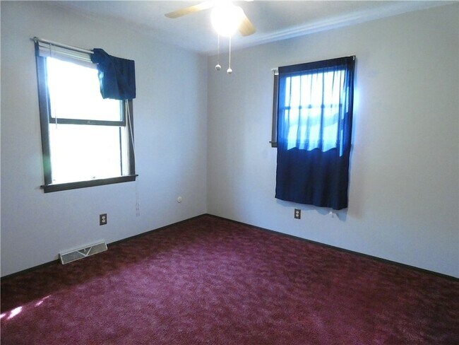 Building Photo - 574 S Erie St