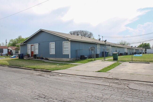 Building Photo - 801 W Olmos Dr