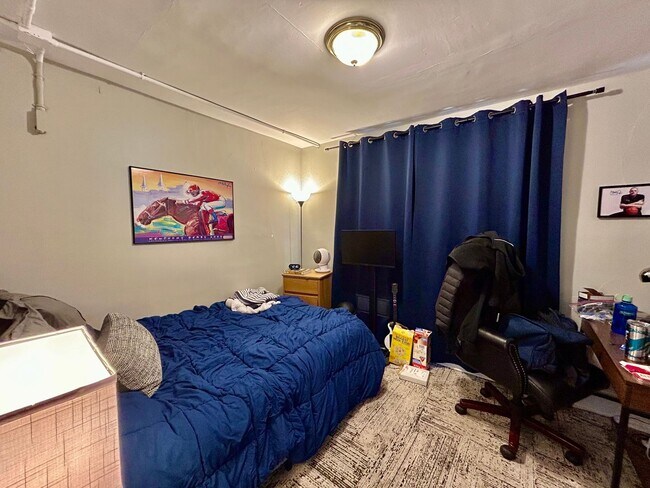 Building Photo - UK STUDENTS — LIVE RIGHT ACROSS FROM KROGER FIELD!