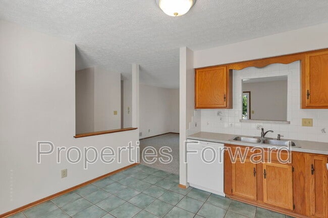 Building Photo - 2246 Shirlene Dr