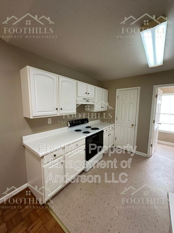 Building Photo - 1419 Oak Hill Dr