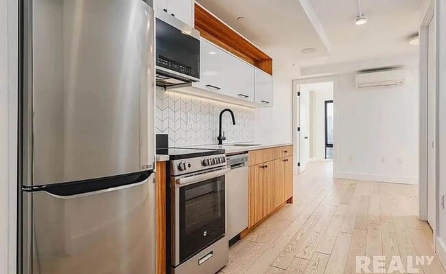 Building Photo - 60 W 125th St