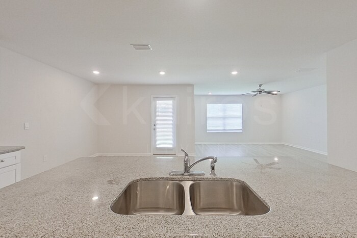 Building Photo - 127 Swallowtail Ln