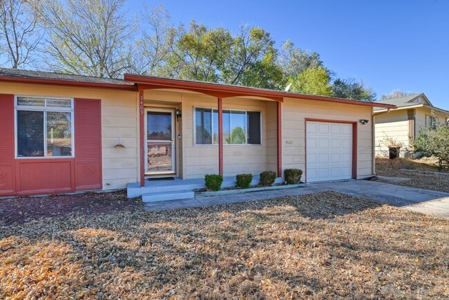 Building Photo - Cute 3 Bedroom Home in Central Colorado Sp...