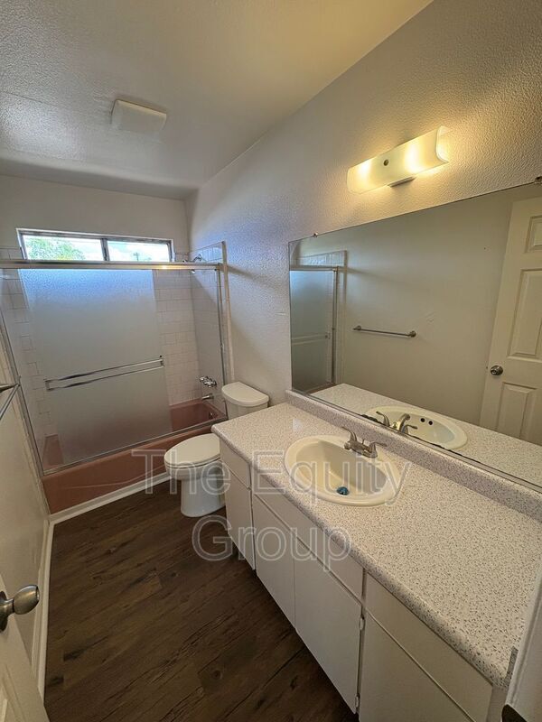 Building Photo - 514 N Summers St