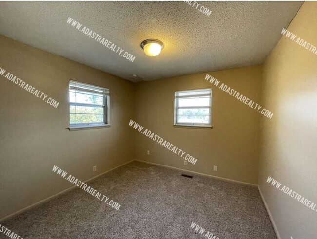 Building Photo - 1037 Jana Dr