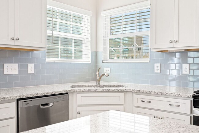Building Photo - *Beautiful Home @ Aberdeen on Lake Mackintosh*