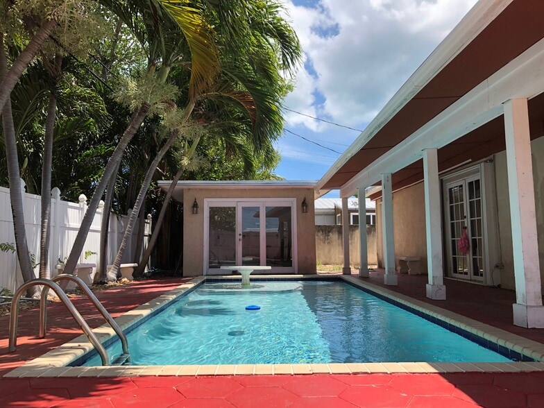 Building Photo - 909 17th Ter