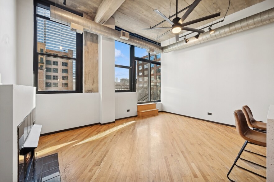 Building Photo - 843 W Adams St