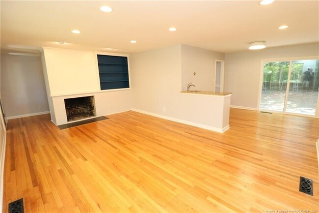 Building Photo - 1009 Dogwood Ln