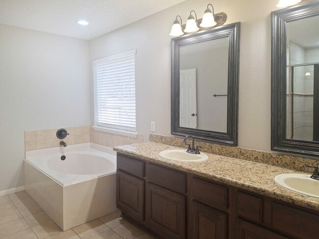 Building Photo - 175 Sylvan Forest Dr