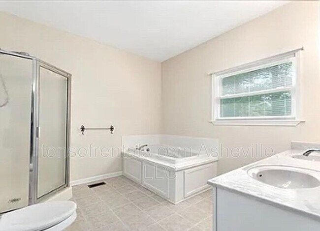 Building Photo - 180 Kingfisher Ln