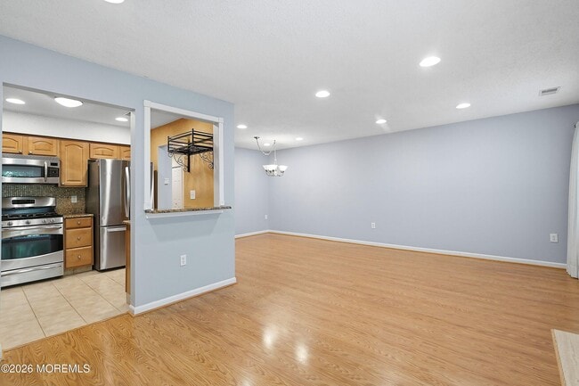 Building Photo - 702 Carnation Dr