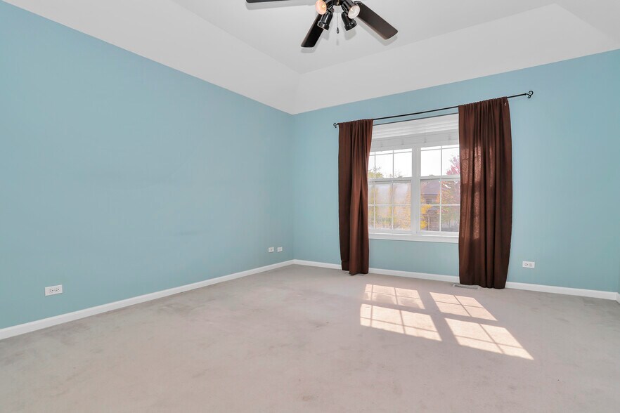 Building Photo - 2165 Sunrise Cir