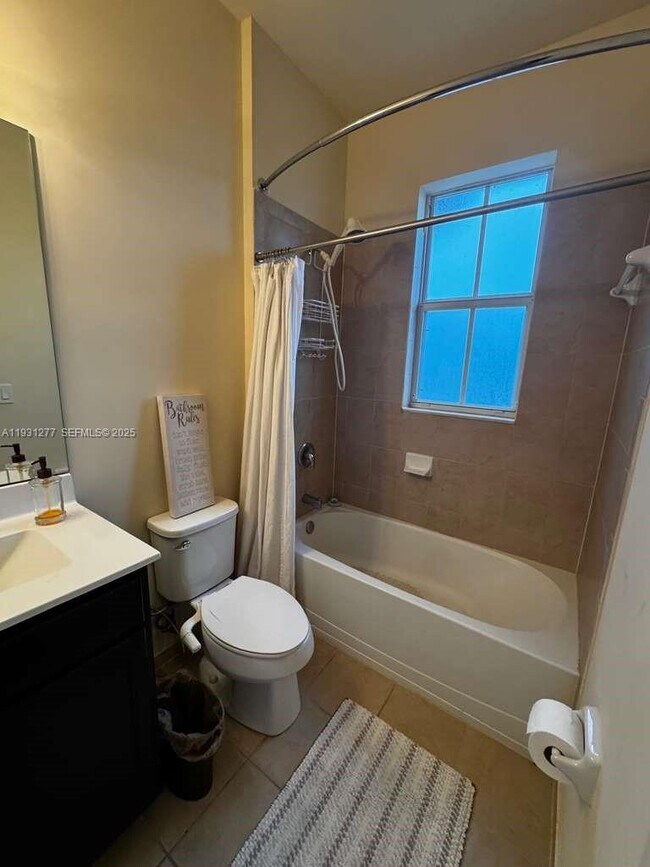 Building Photo - 2819 SE 1st Dr