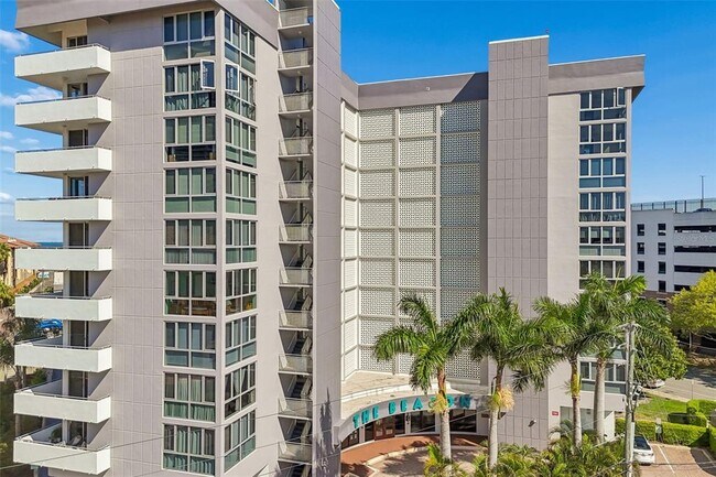 Building Photo - 470 3rd St S