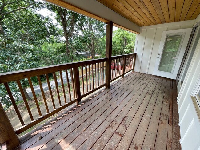 Building Photo - Big and Beautiful House with attached 1br ...